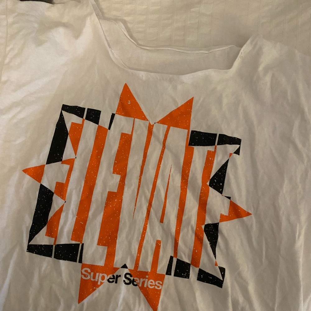 T-Shirt - Picture 3 of 3